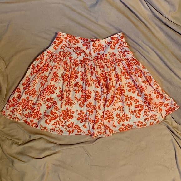 GAP Dresses & Skirts - GAP Red/White Geometric Floral Skirt